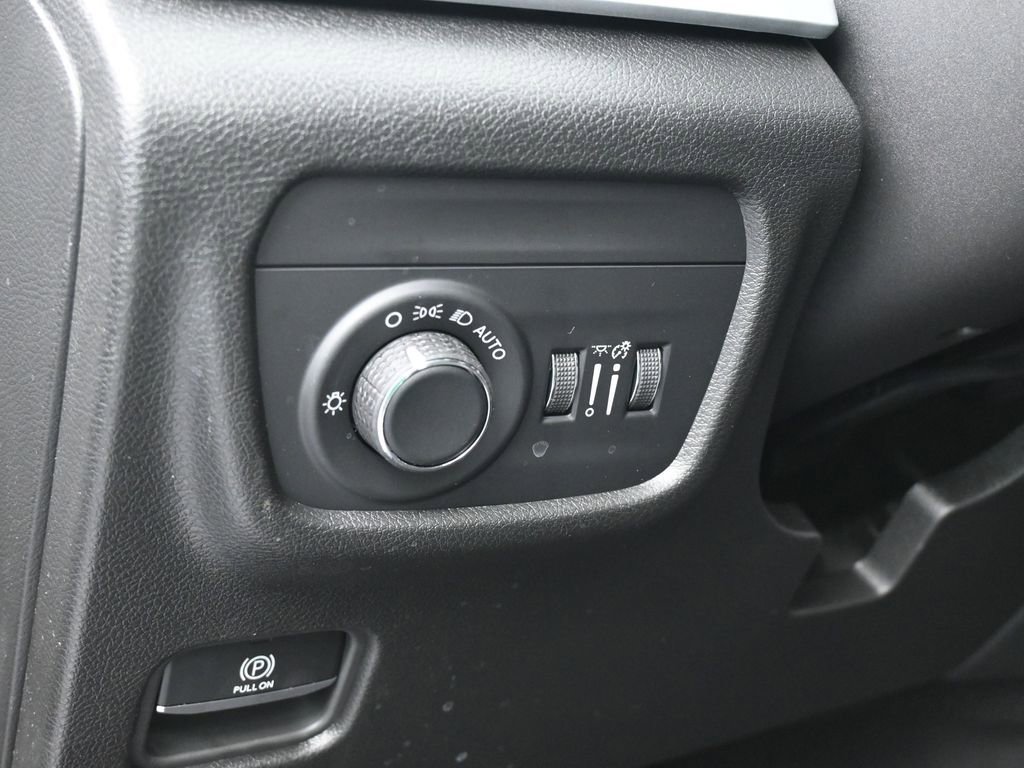 New 2025 Jeep Grand Cherokee Altitude image 15