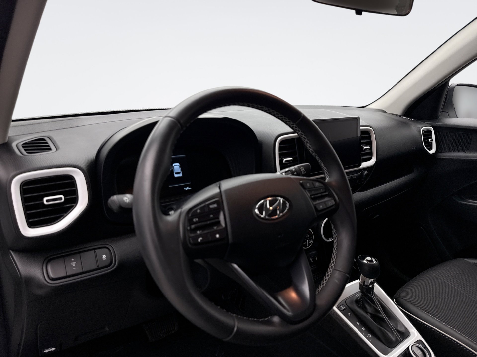 Used 2025 Hyundai Venue Limited image 10