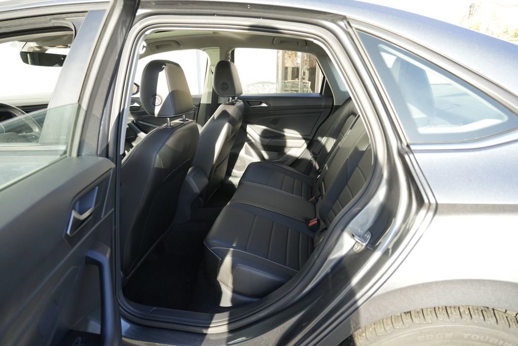 Used 2023 Volkswagen Jetta SE FWD image 26