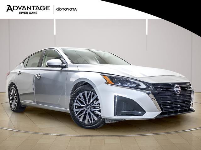 Used 2023 Nissan Altima 2.5 SV image 2