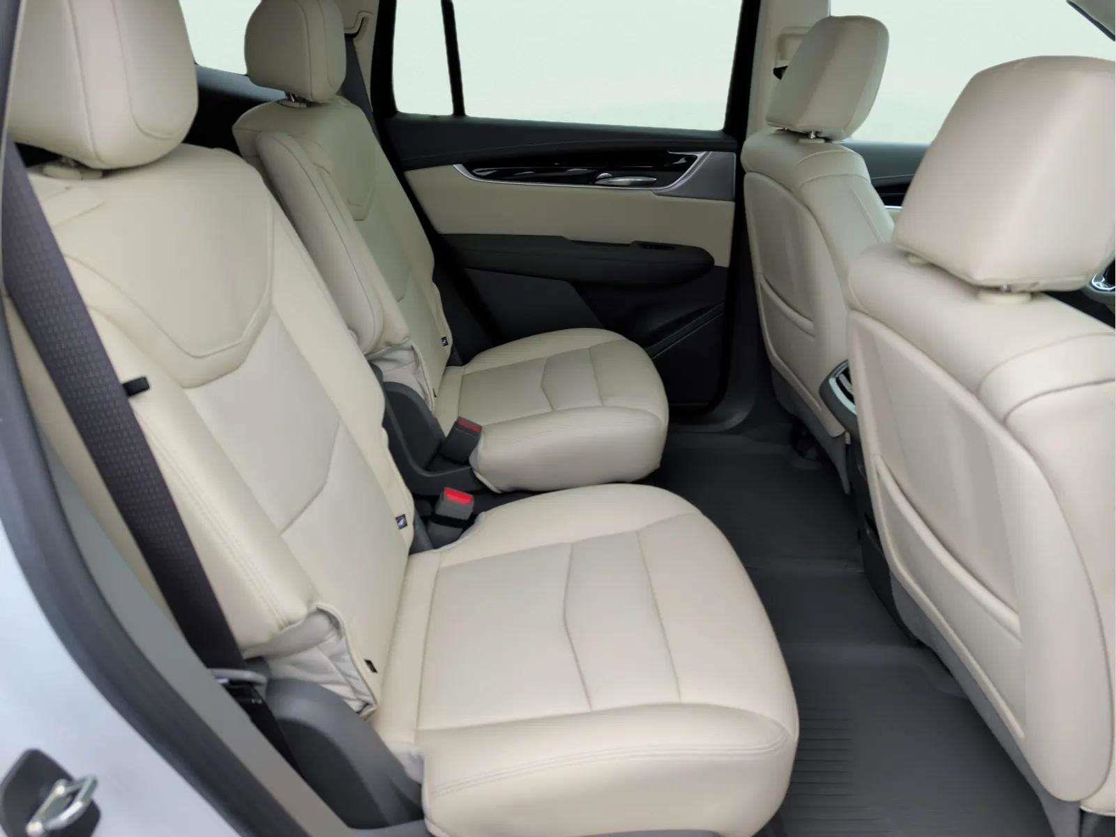 Used 2024 Cadillac XT6 Premium Luxury w/ Technology Package image 21