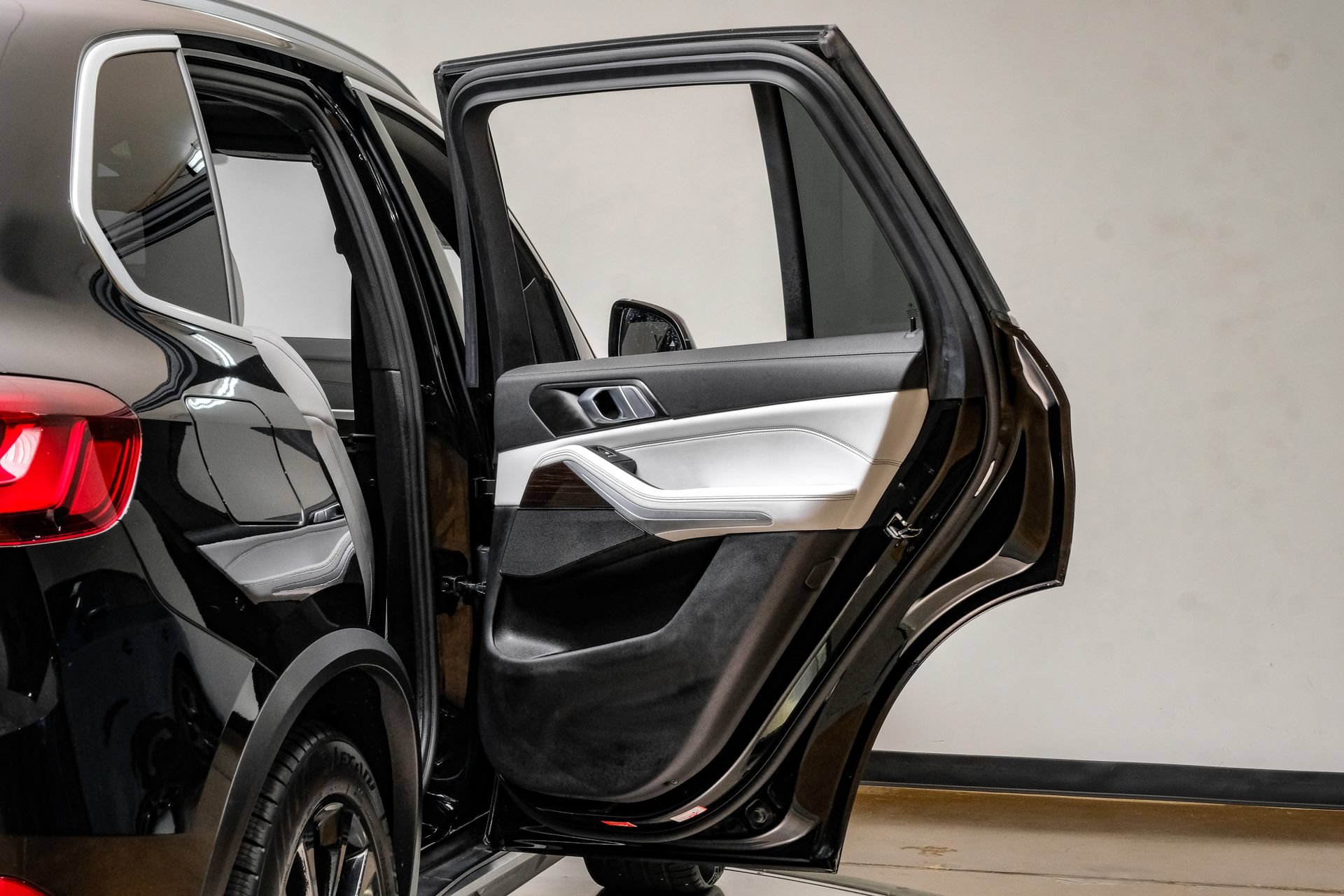 Used 2023 BMW X5 xDrive40i AWD/4WD image 50