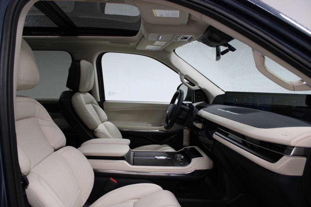 New 2027 Lincoln Navigator L Reserve RWD image 31