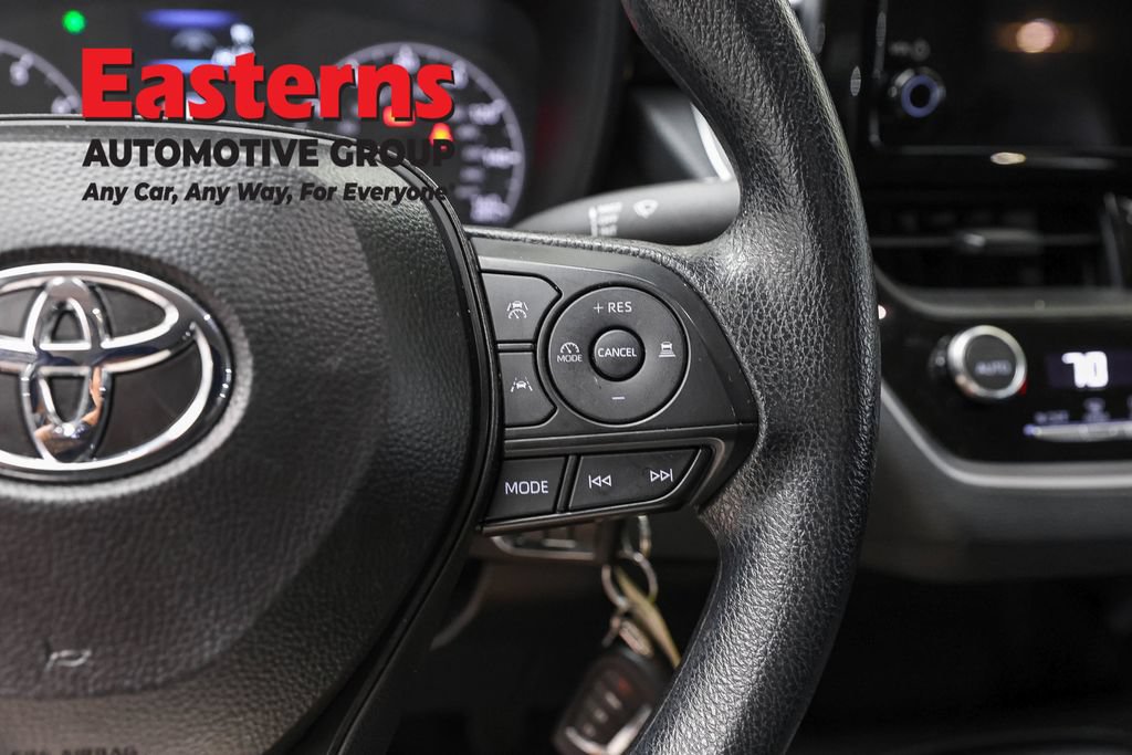 Used 2025 Toyota Corolla LE FWD image 15