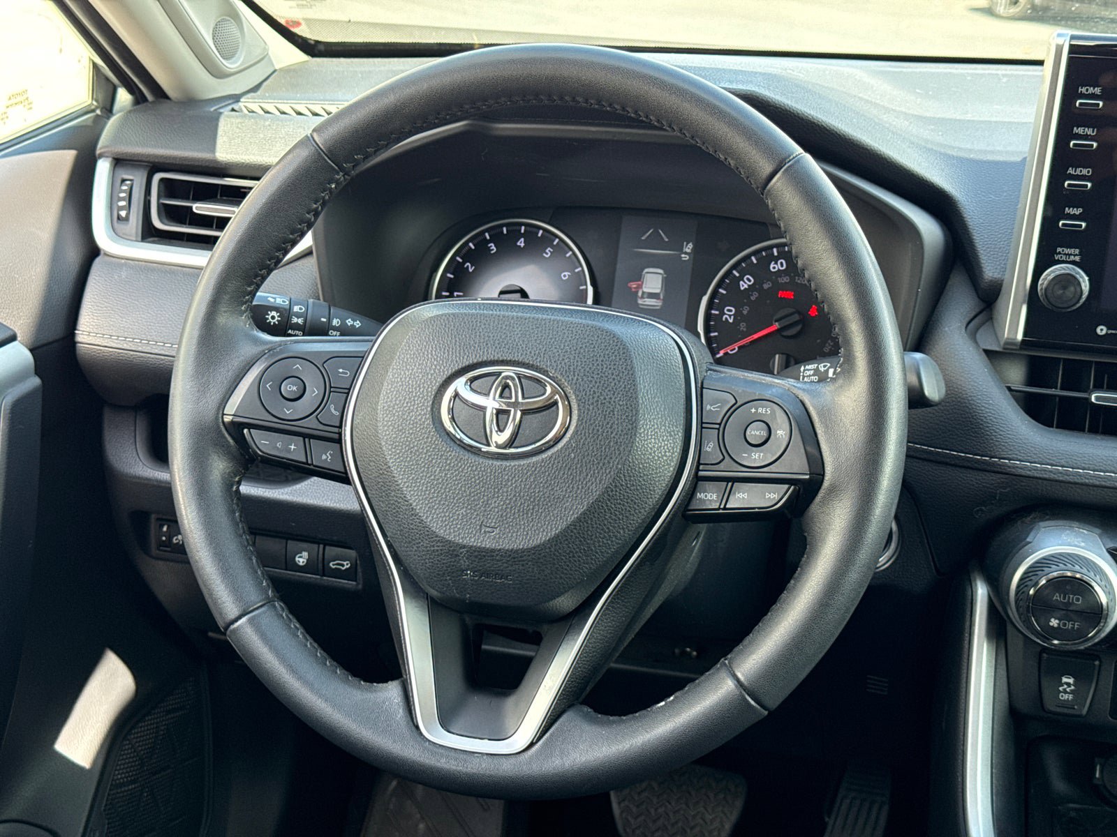 Used 2022 Toyota RAV4 XLE Premium FWD image 24