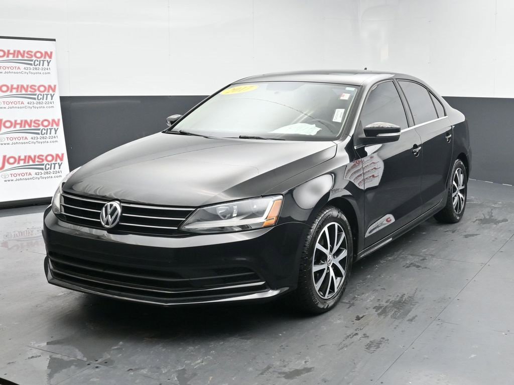 Used 2017 Volkswagen Jetta SE image 4