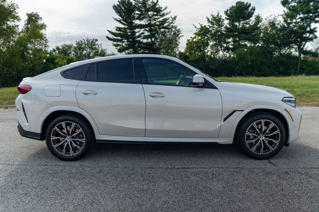 Used 2022 BMW X6 xDrive40i w/ M Sport Package AWD/4WD image 17