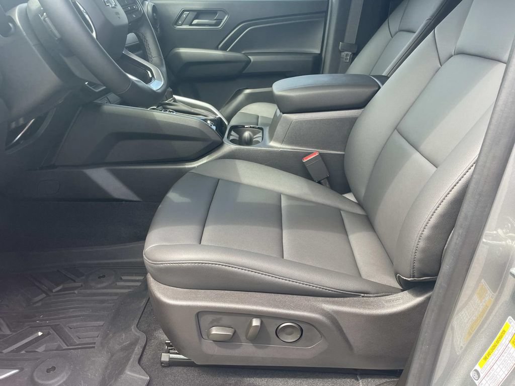 Used 2025 Chevrolet Colorado Trail Boss AWD/4WD image 16