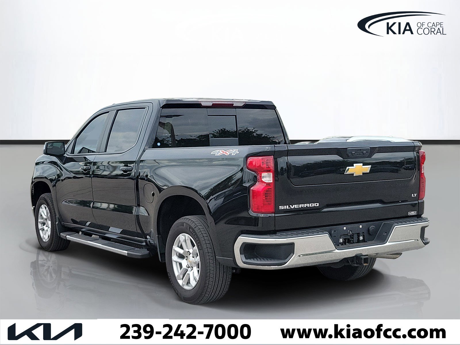 Used 2025 Chevrolet Silverado 1500 LT w/ Protection Package AWD/4WD image 4