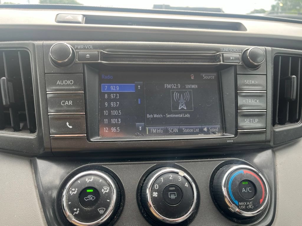 Used 2015 Toyota RAV4 LE FWD image 17