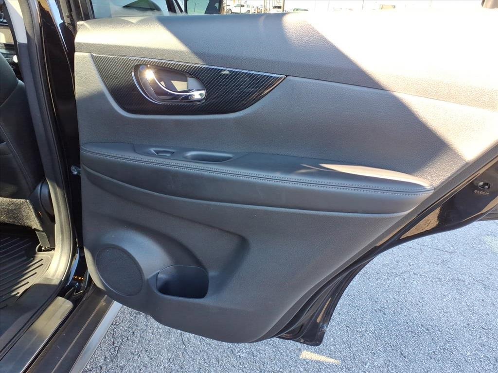 Used 2017 Nissan Rogue SL w/ SL Premium Package image 13