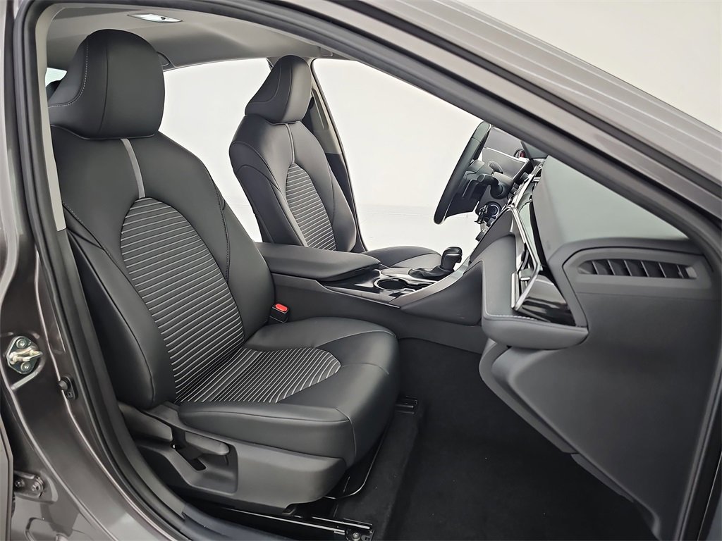 Used 2020 Toyota Camry SE image 12