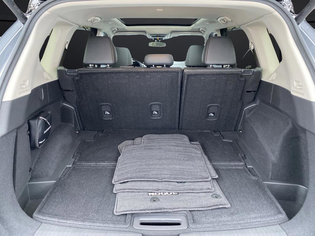 Used 2025 Nissan Rogue SL w/ SL Premium Package image 15