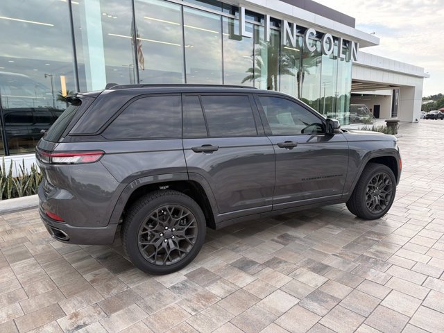 Used 2025 Jeep Grand Cherokee Summit w/ Obsidian Package AWD/4WD image 2