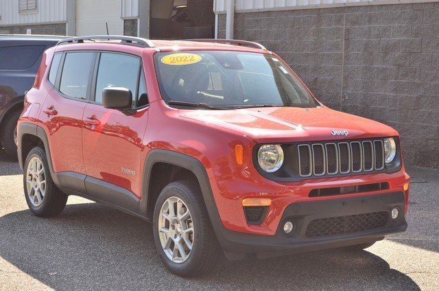Used 2022 Jeep Renegade Latitude image 2