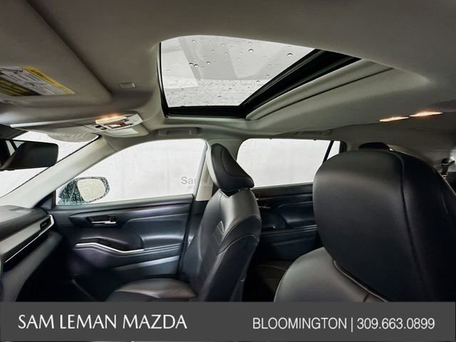 Used 2021 Toyota Highlander XLE AWD/4WD image 21