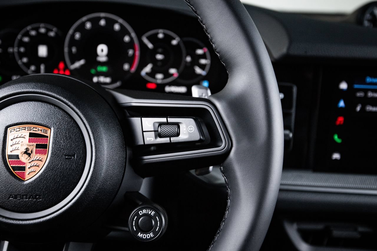 New 2026 Porsche Cayenne E-Hybrid Coupe AWD/4WD image 16