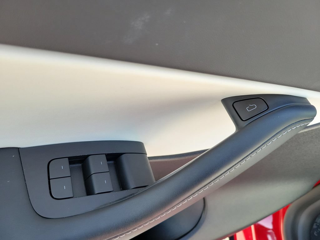 Used 2022 Tesla Model Y Performance AWD/4WD image 21