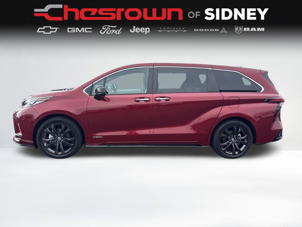 Used 2021 Toyota Sienna XSE FWD image 2