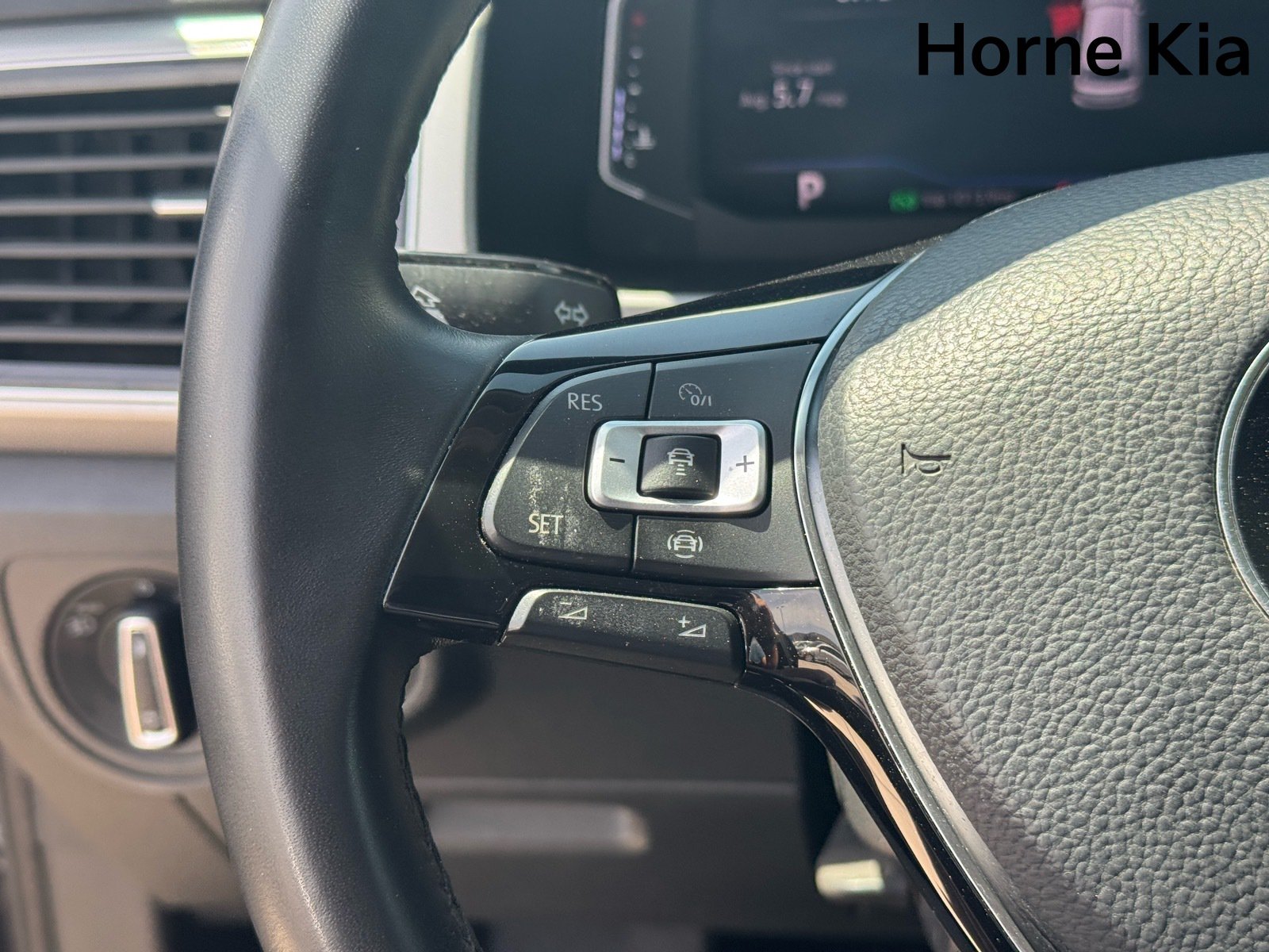 Used 2019 Volkswagen Atlas SEL FWD image 19