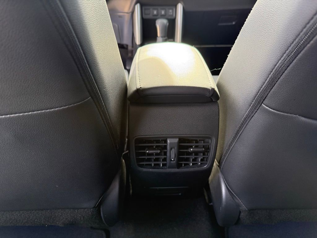 Used 2023 Toyota Corolla Cross XLE image 24