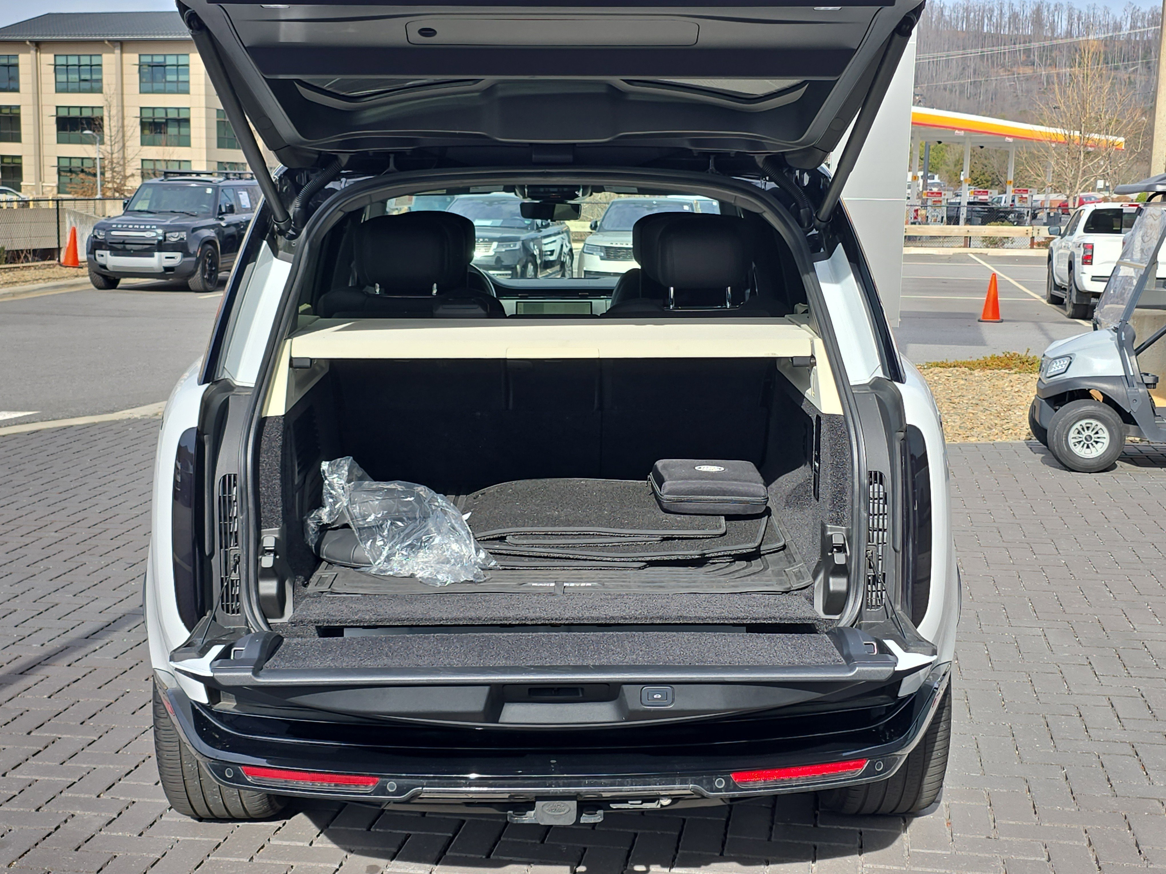 Certified 2024 Land Rover Range Rover Long Wheelbase Autobiography image 7