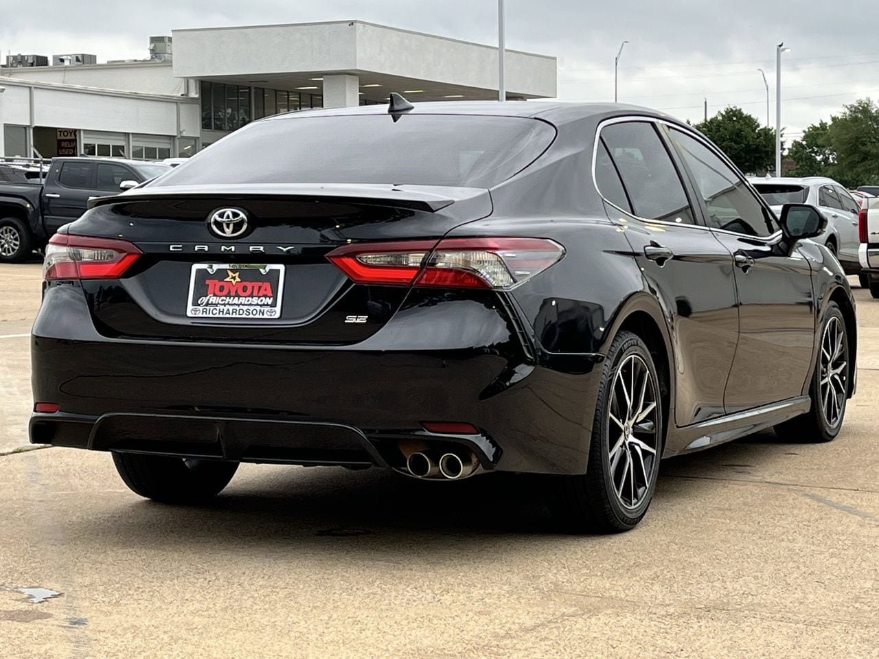 Used 2023 Toyota Camry SE w/ Audio Upgrade Package FWD image 4