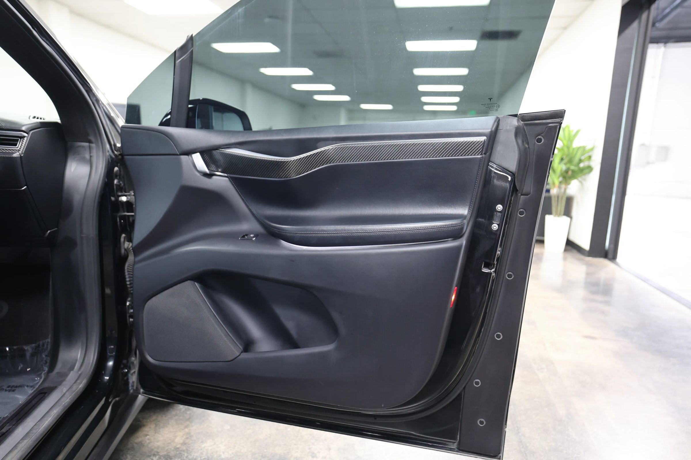 Used 2018 Tesla Model X 75D image 34