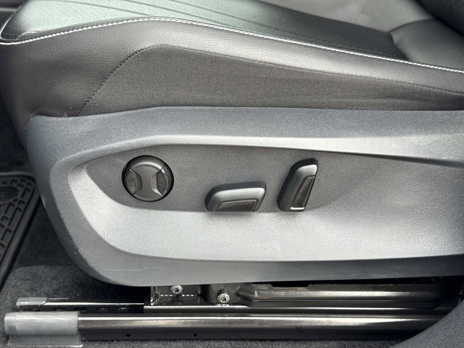 Certified 2024 Volkswagen Tiguan SE R-Line image 22