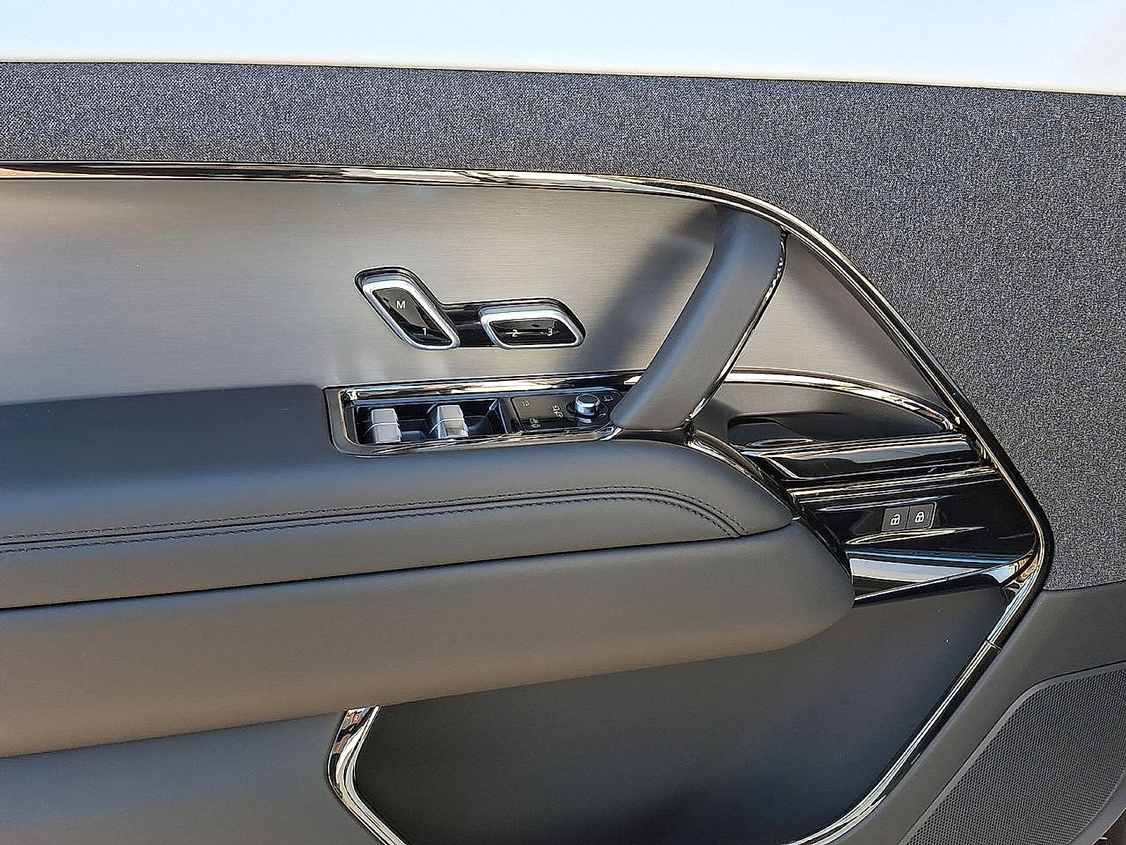 New 2025 Land Rover Range Rover Sport Dynamic SE AWD/4WD image 19