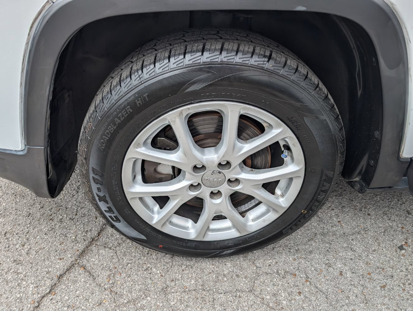 Used 2014 Jeep Cherokee Latitude FWD image 25