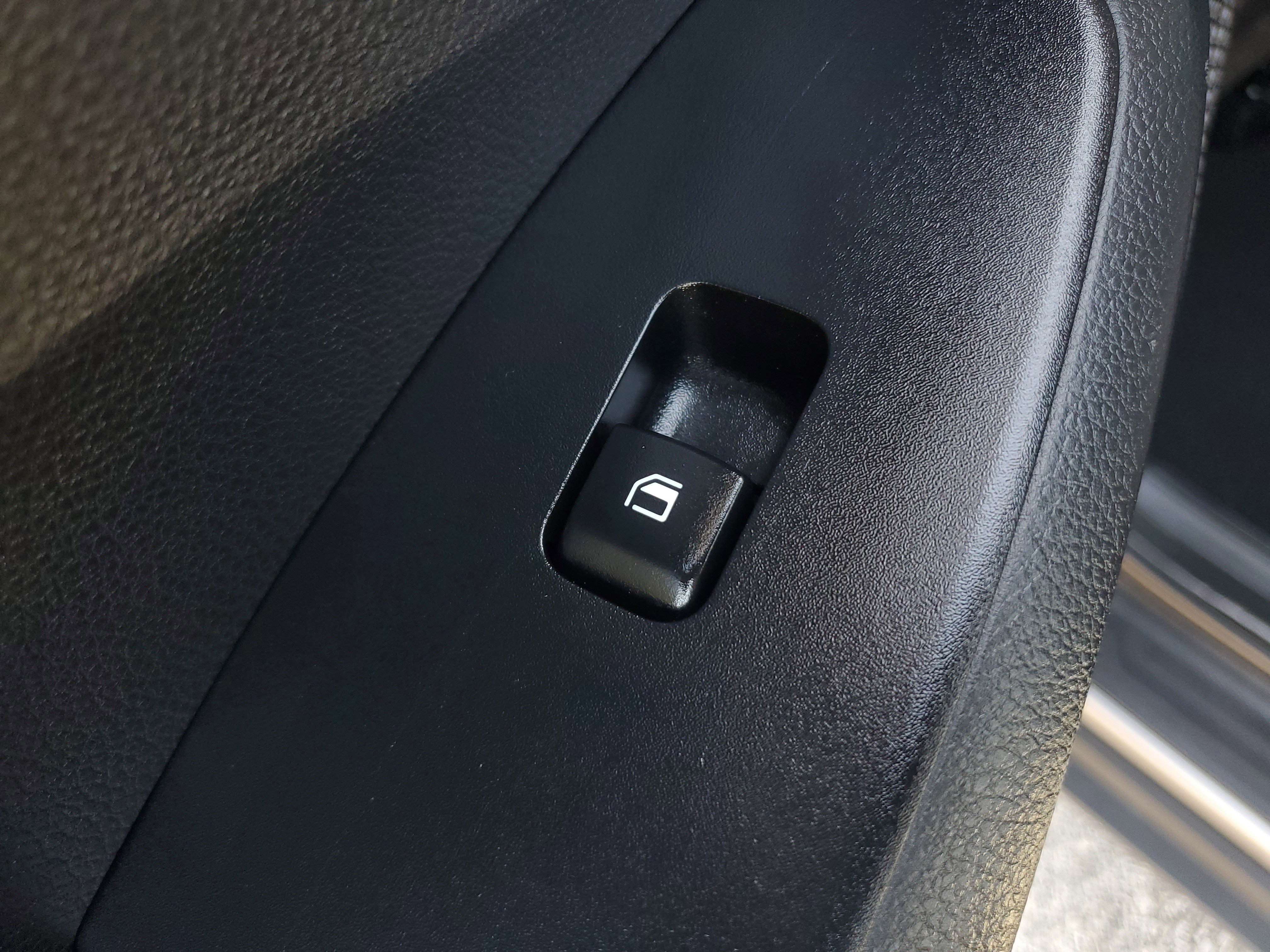 Used 2025 Kia Seltos S FWD image 13