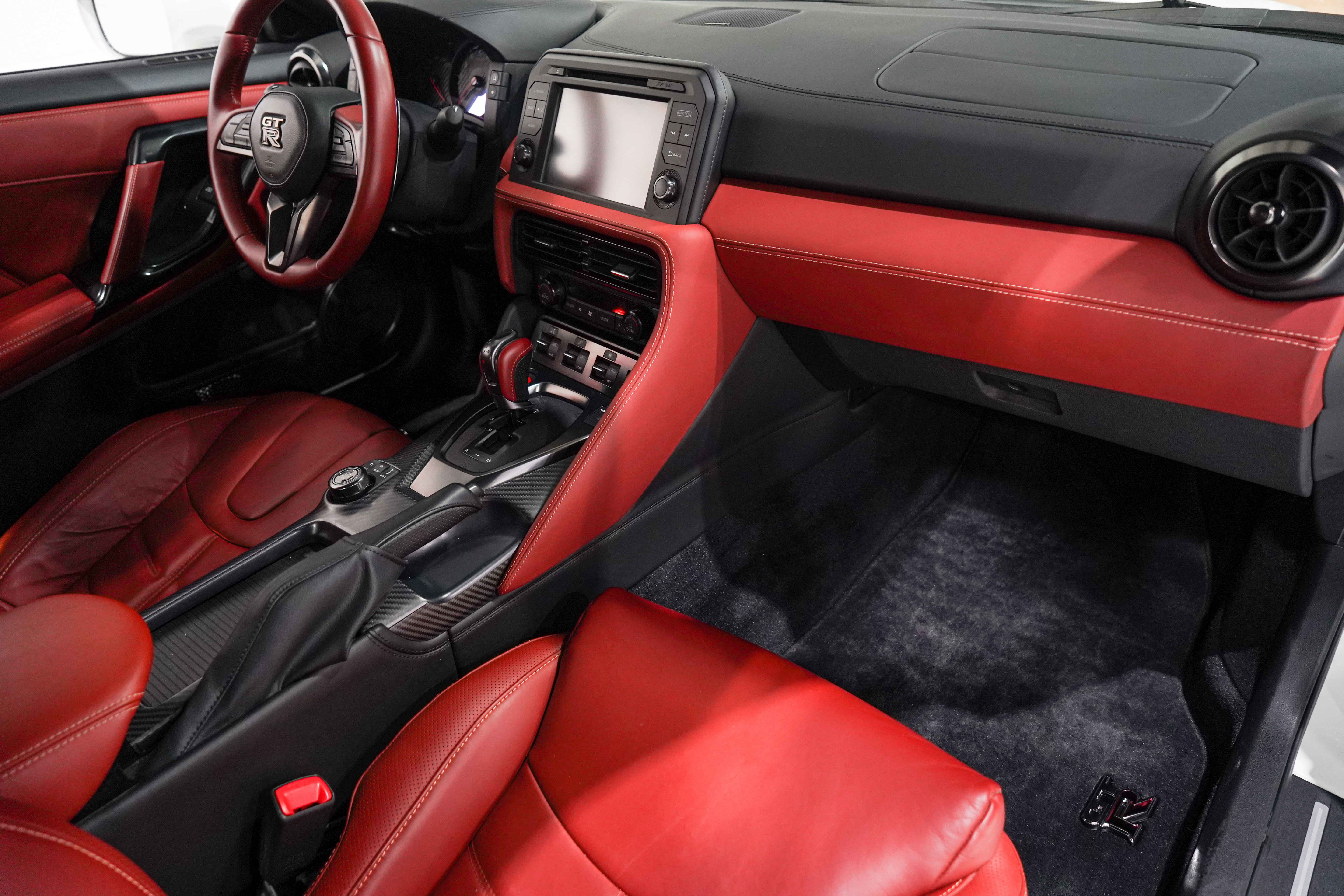 Used 2021 Nissan GT-R Premium AWD/4WD image 16