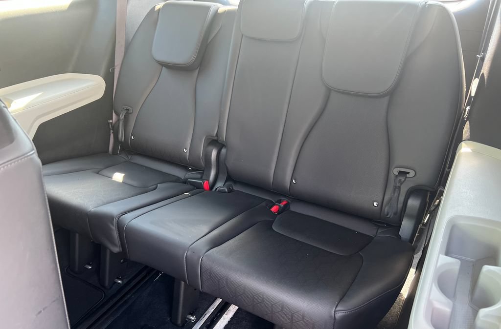 Used 2024 Kia Carnival LX FWD image 18