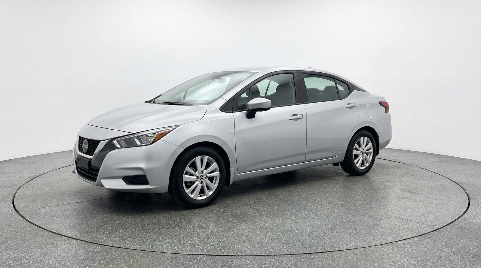 Used 2025 Nissan Versa SV image 3