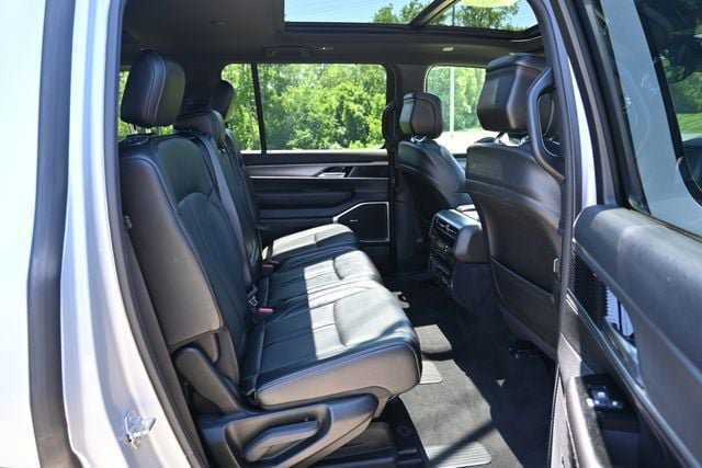 Used 2024 Jeep Wagoneer Series II AWD/4WD image 21