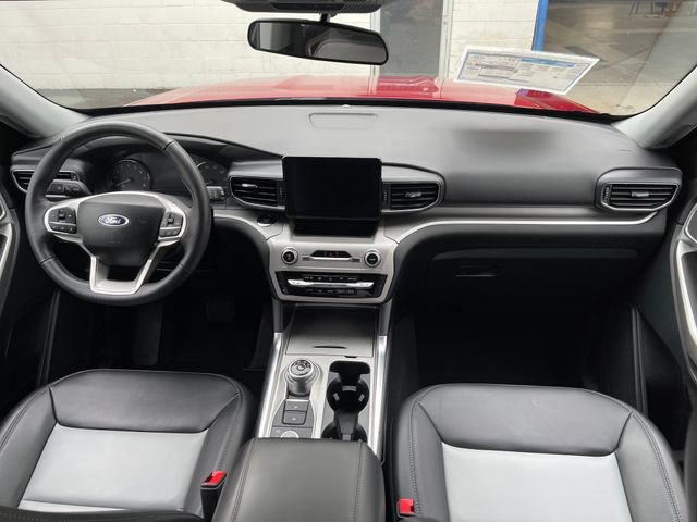 Used 2024 Ford Explorer XLT w/ Equipment Group 202A AWD/4WD image 35
