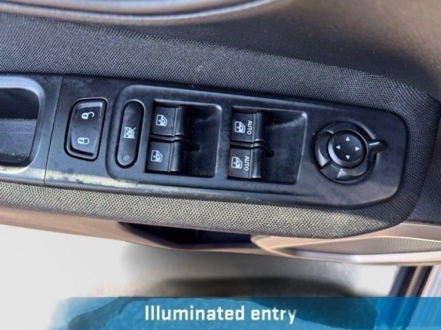 Used 2016 Jeep Renegade Latitude FWD image 14