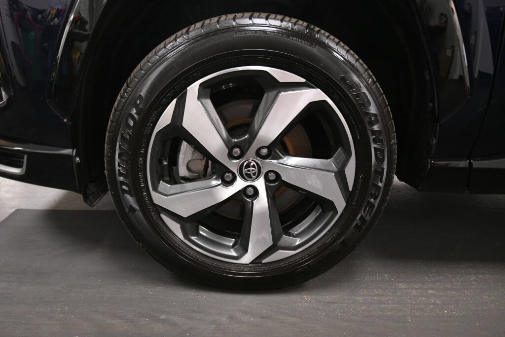 Used 2023 Toyota RAV4 SE w/ Weather & Moonroof Package AWD/4WD image 34