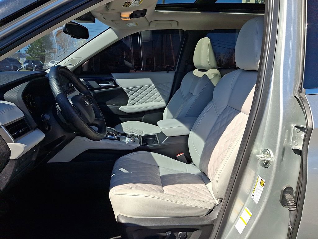Used 2023 Mitsubishi Outlander SEL AWD/4WD image 14