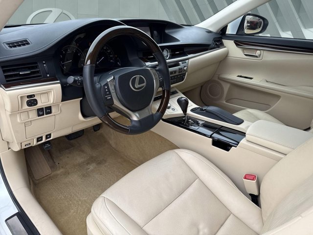 Used 2014 Lexus ES 350 w/ Luxury Package FWD image 10