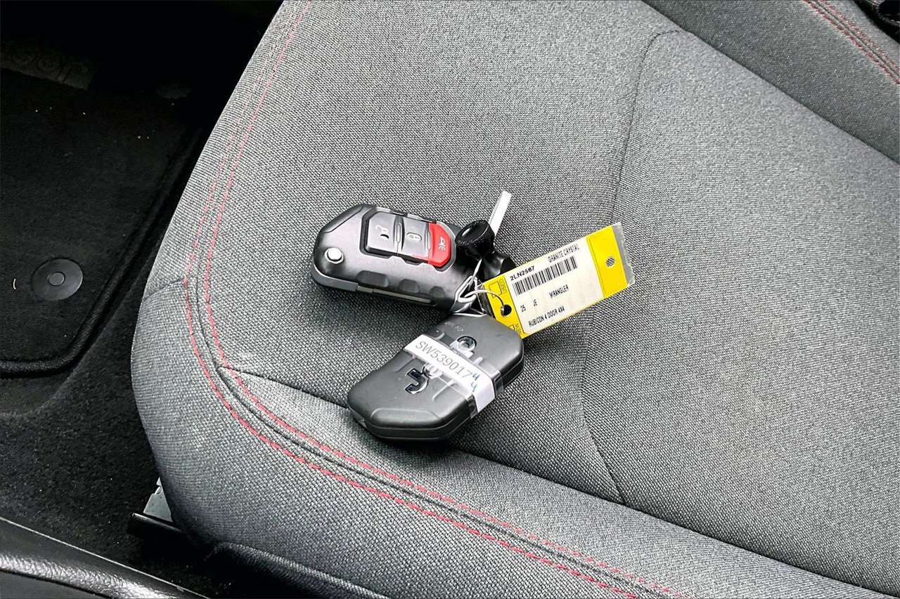 Certified 2025 Jeep Wrangler Unlimited Rubicon image 29