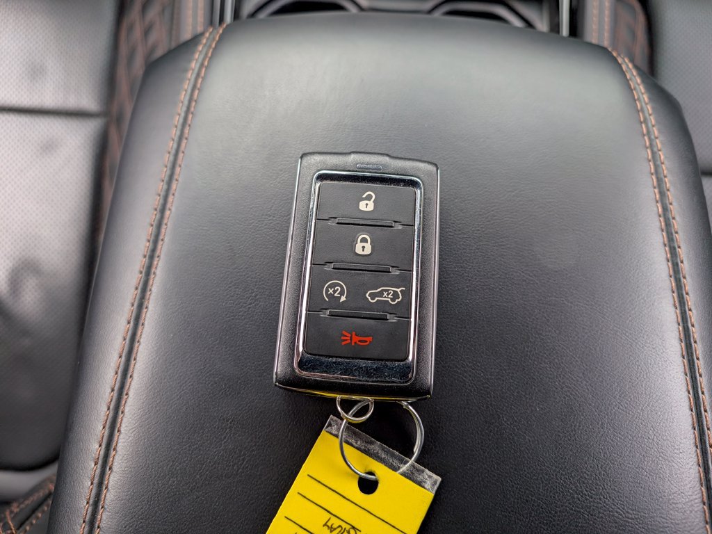 Used 2022 Jeep Grand Cherokee Summit AWD/4WD image 38