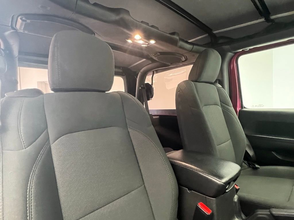 Used 2022 Jeep Wrangler Sport AWD/4WD image 7