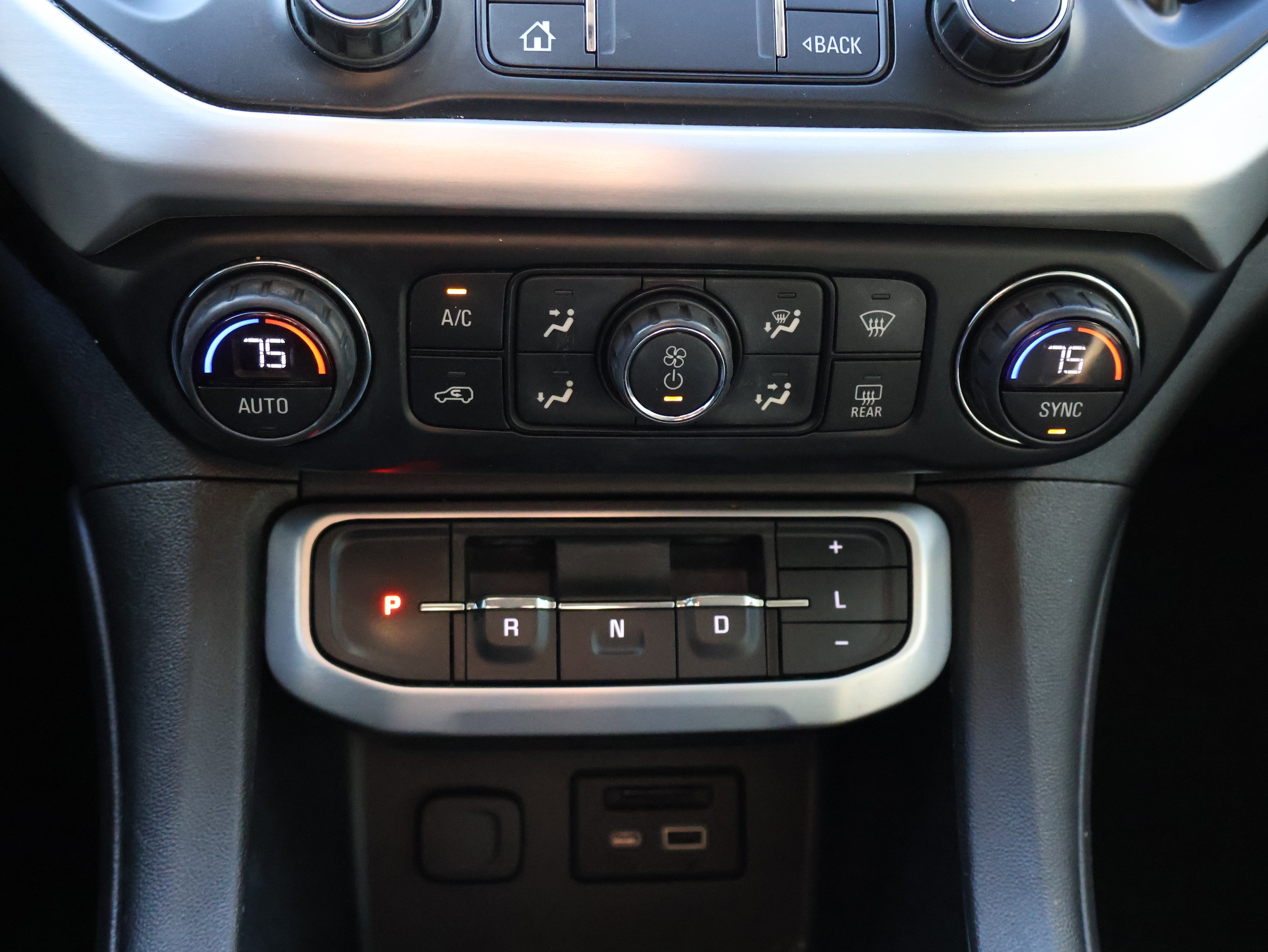 Used 2021 GMC Acadia SLT w/ Premium Package image 30