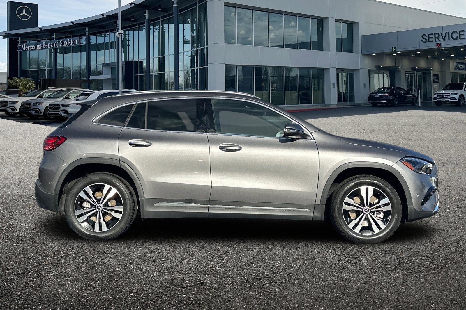 Used 2025 Mercedes-Benz GLA 250 4MATIC image 3