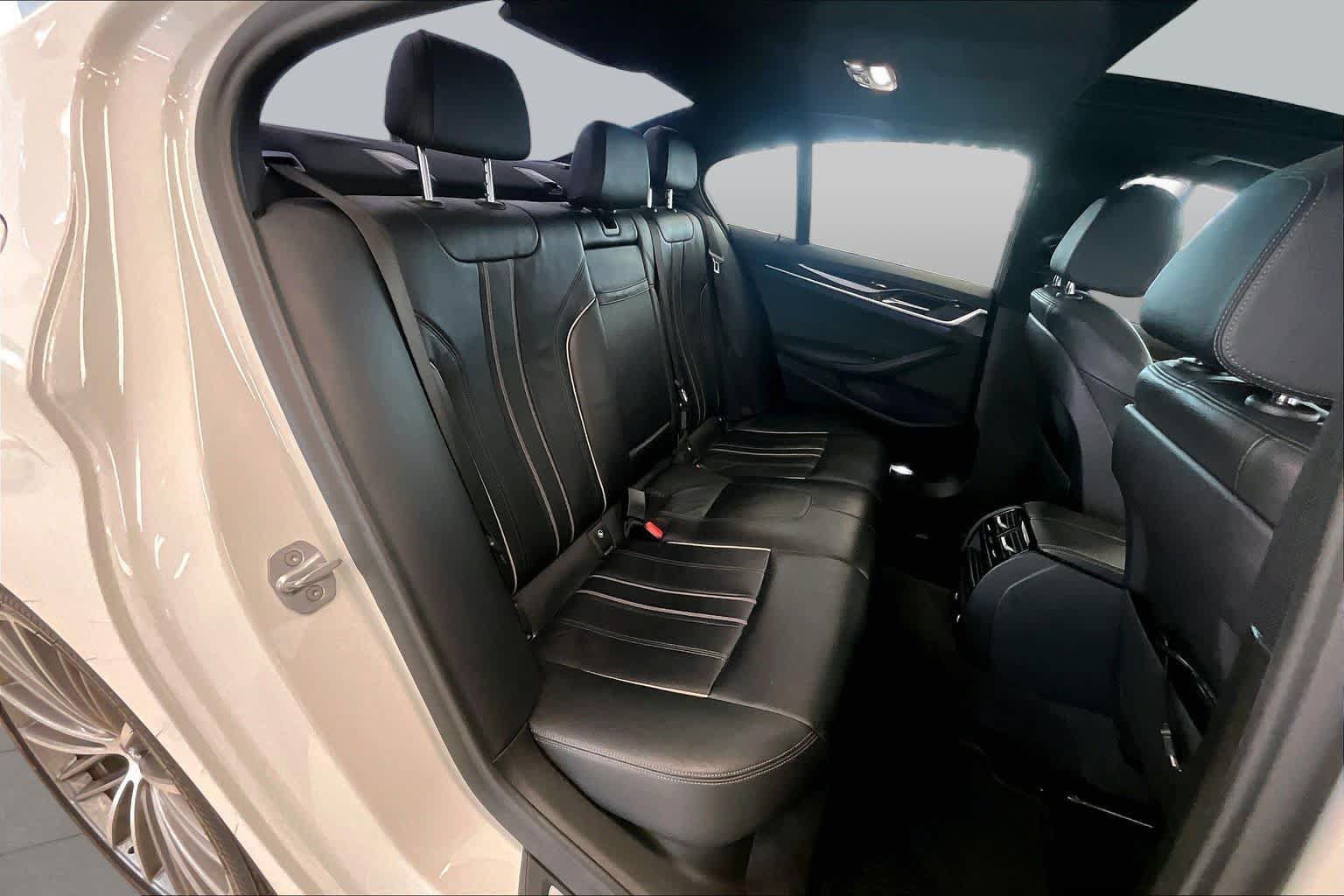 Used 2019 BMW 540i w/ Convenience Package RWD image 18