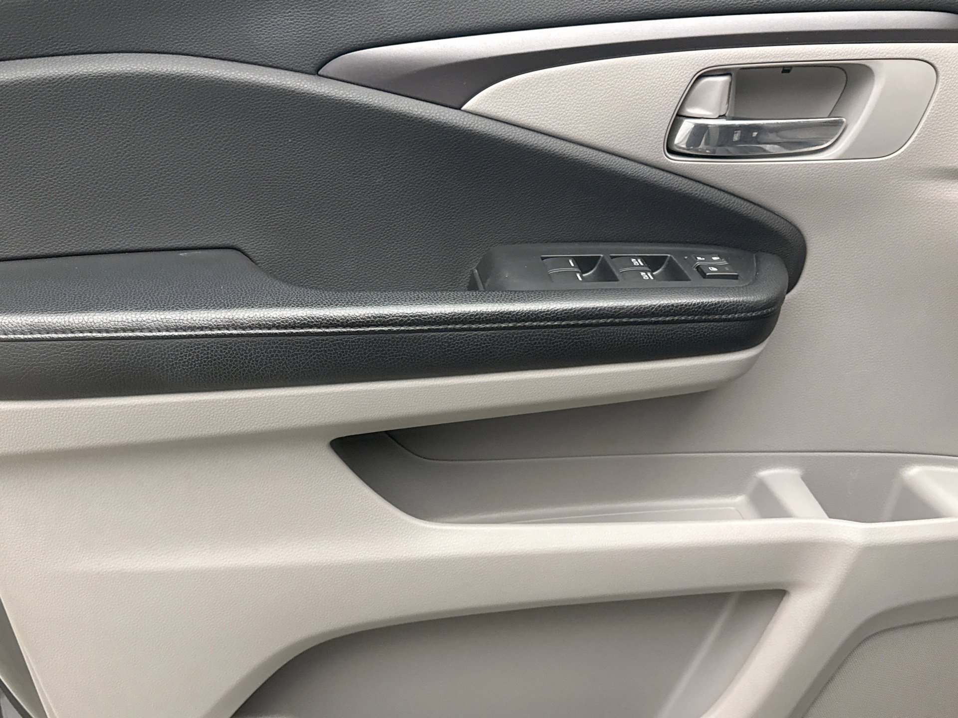 Used 2017 Honda Pilot EX-L image 9