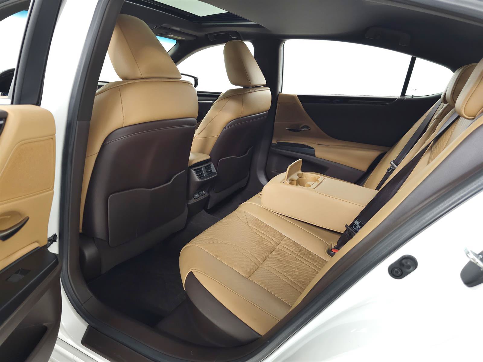 Used 2020 Lexus ES 300h w/ Accessory Package 2 FWD image 31