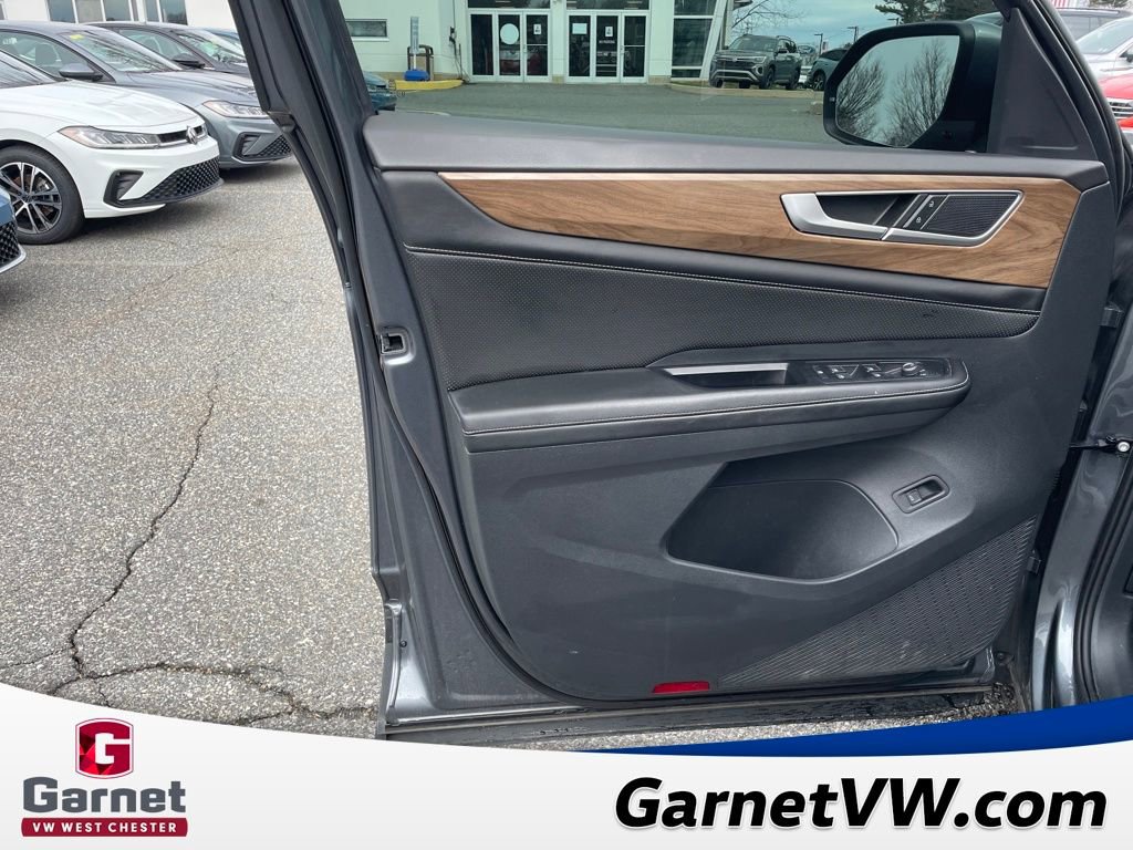 Used 2024 Volkswagen Atlas SE image 11